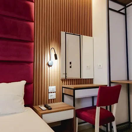 Shpetimi Hotel 3*