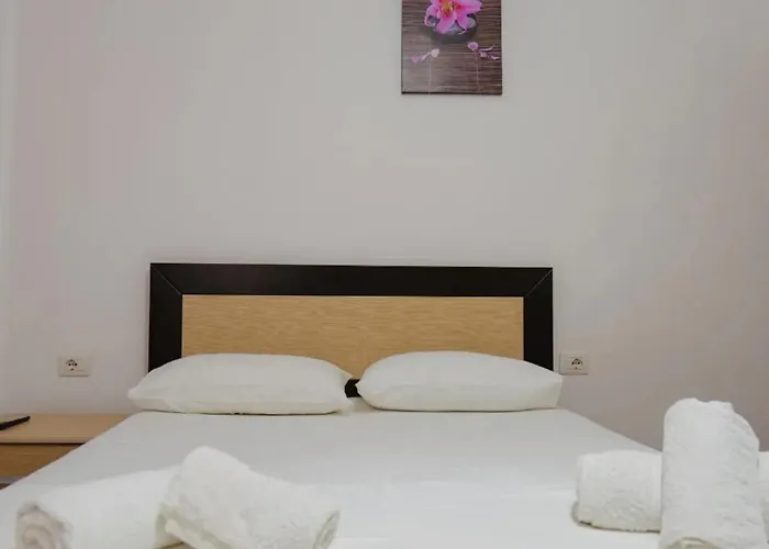 מלון Shpetimi קסאמיל