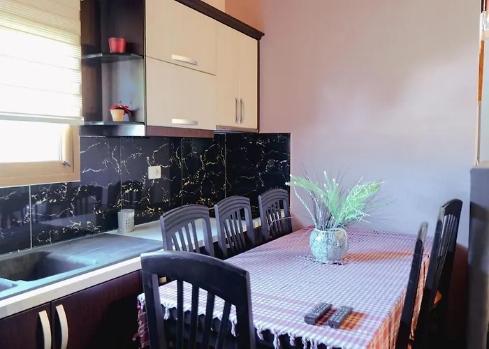 מלון Shpetimi 3*