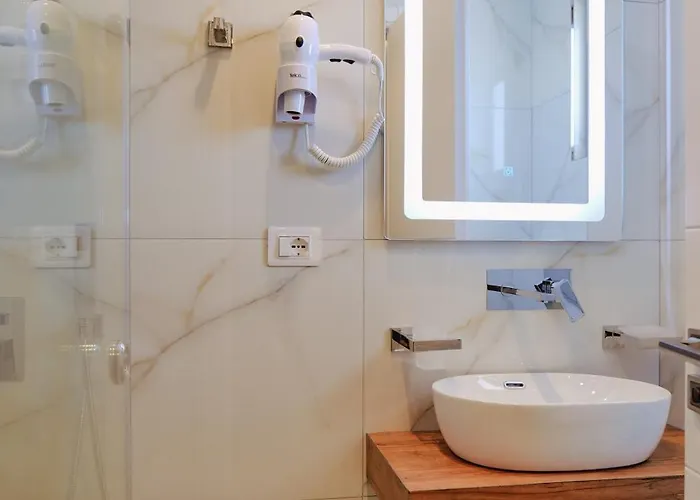 מלון Shpetimi קסאמיל